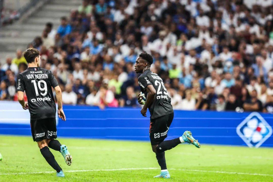 杏彩体育地址-兰斯击败枪手，取得惊人胜利(兰斯击败枪手,取得惊人胜利是哪一集)