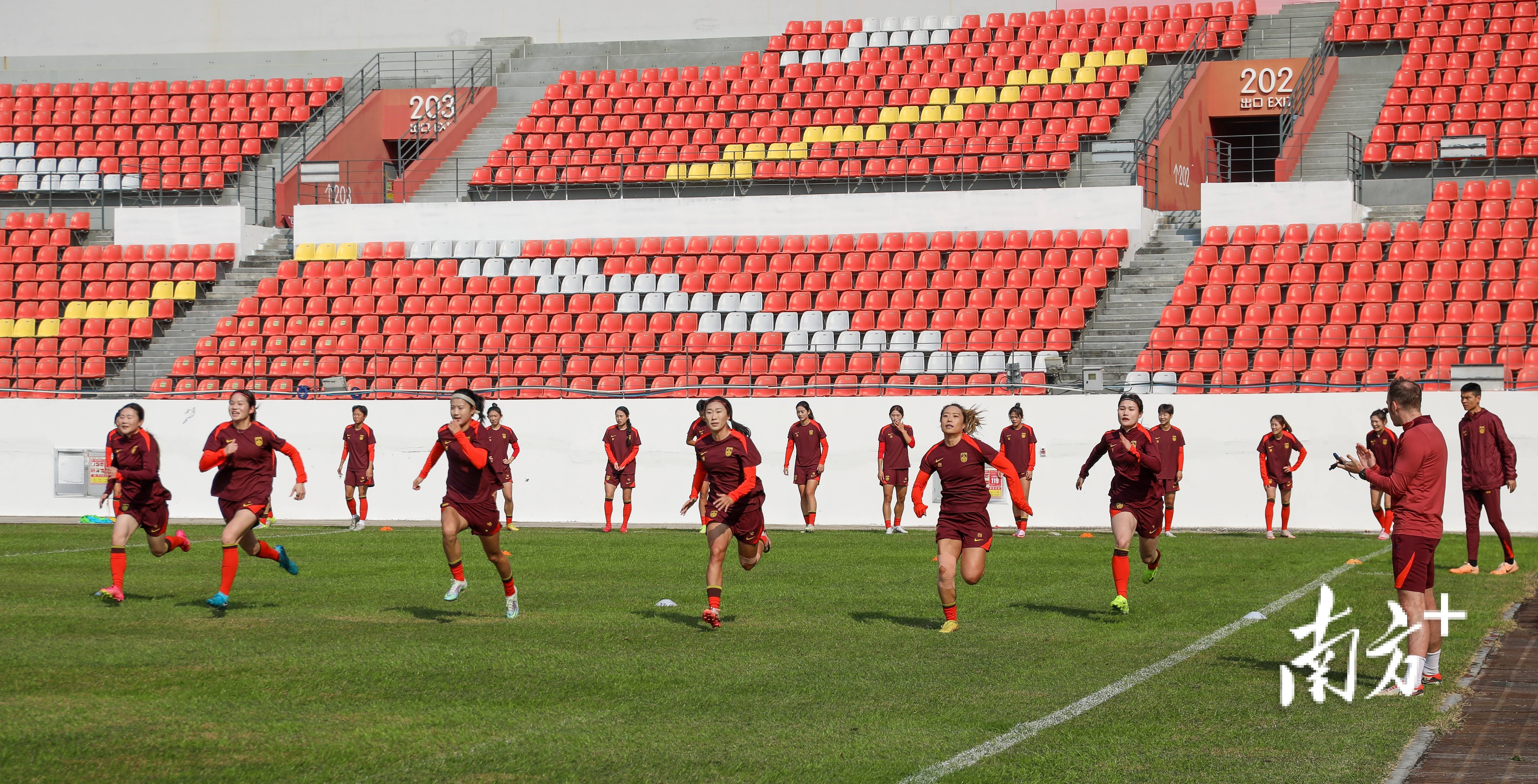 克罗地亚女足队员勇往直前迎接激烈比赛的简单介绍 克罗地亚女足队员勇往直前迎接激烈比赛的简单介绍