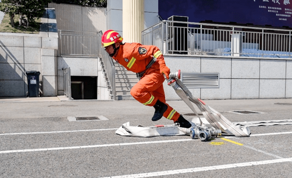 杏彩体育app下载-硝烟弥漫！军事五项决赛选手严整操练，我国选手实力夺冠的简单介绍