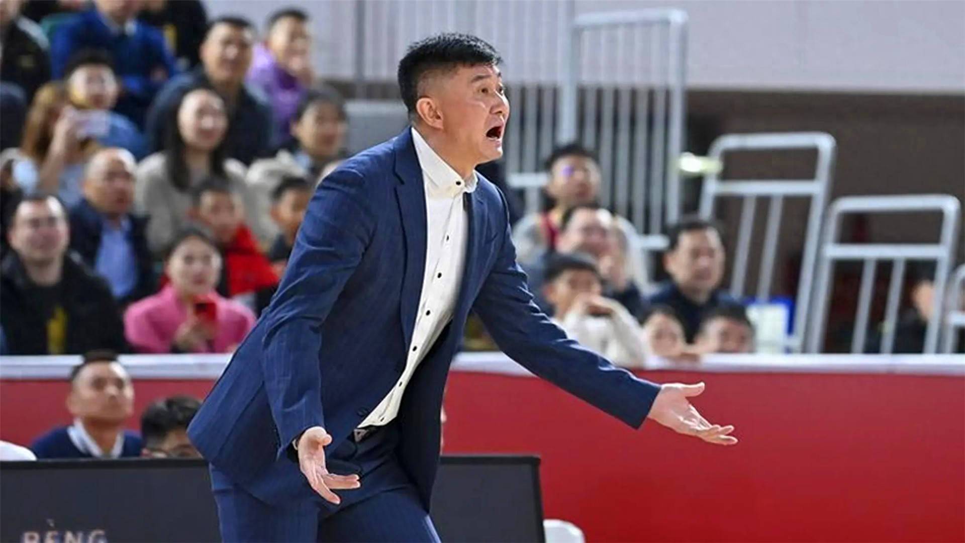 杏彩体育在线登录-球队主帅因抗议裁判被罚款，是否理性？的简单介绍