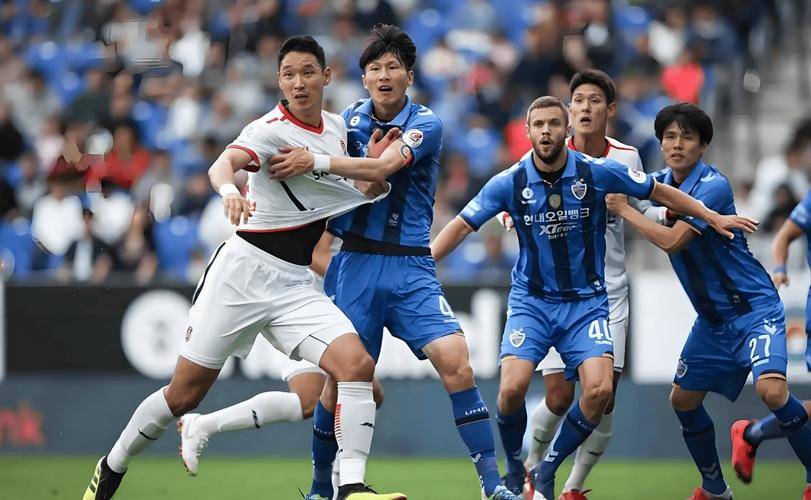 杏彩体育网页版登录入口-关于热血足球盛宴：球员们拼尽全力，为荣誉而战的信息