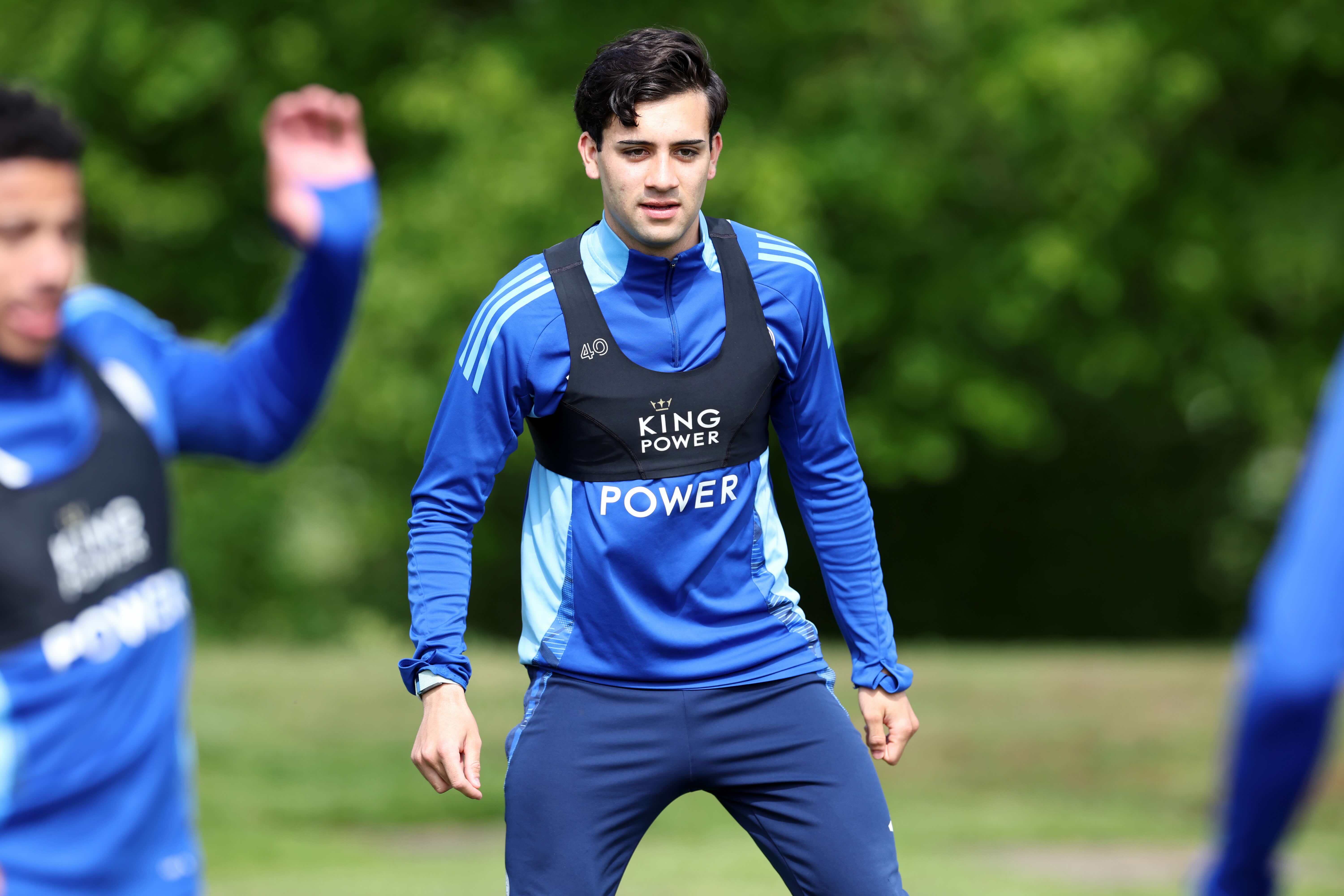 阿根廷传奇前锋宣布复出,球迷狂热支持 阿根廷传奇前锋宣布复出,球迷狂热支持