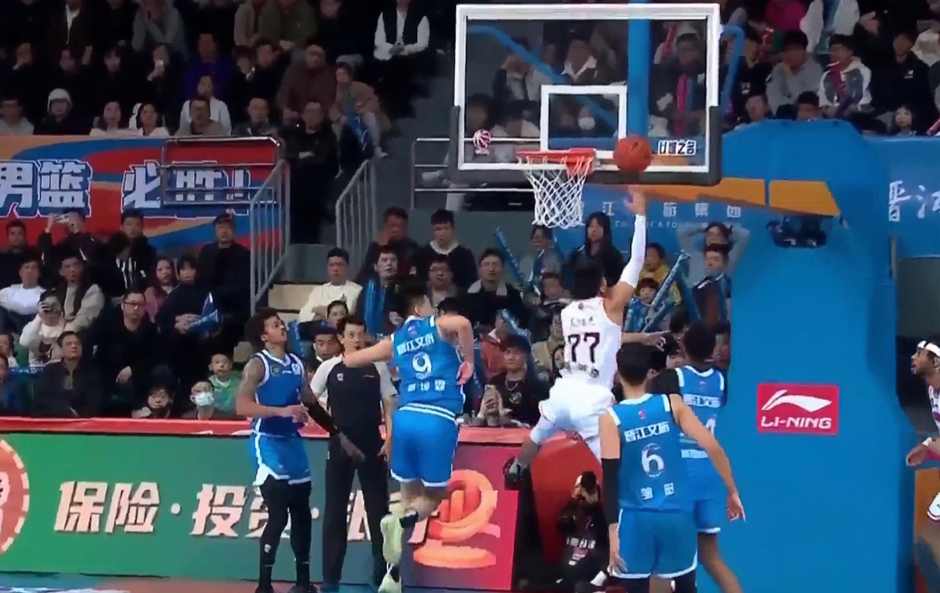 福建男篮客场大胜,结束连败 福建男篮客场大胜,结束连败