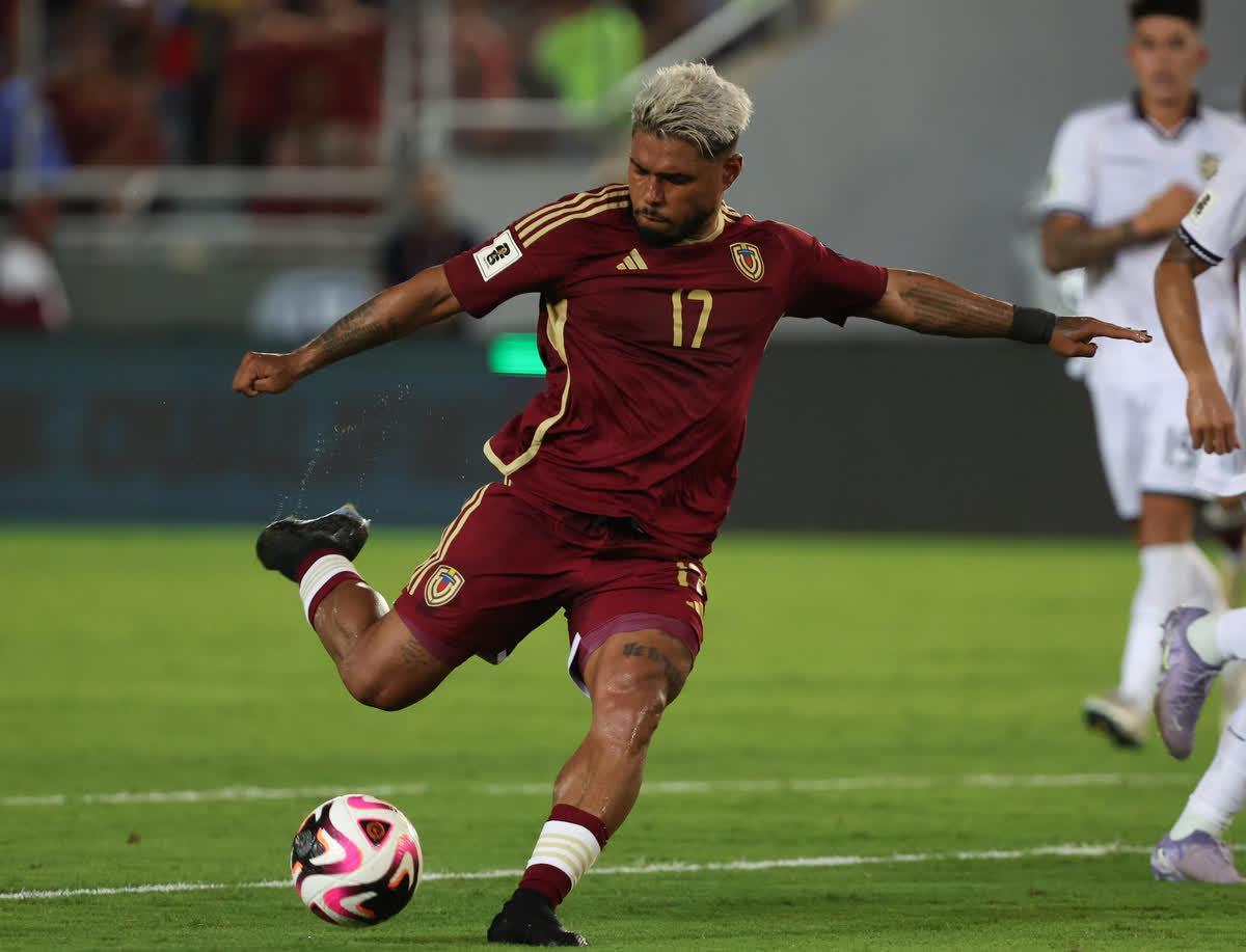 亚洲足坛豪强争霸,胜负难定谁能笑到最后? 亚洲足坛豪强争霸,胜负难定谁能笑到最后?