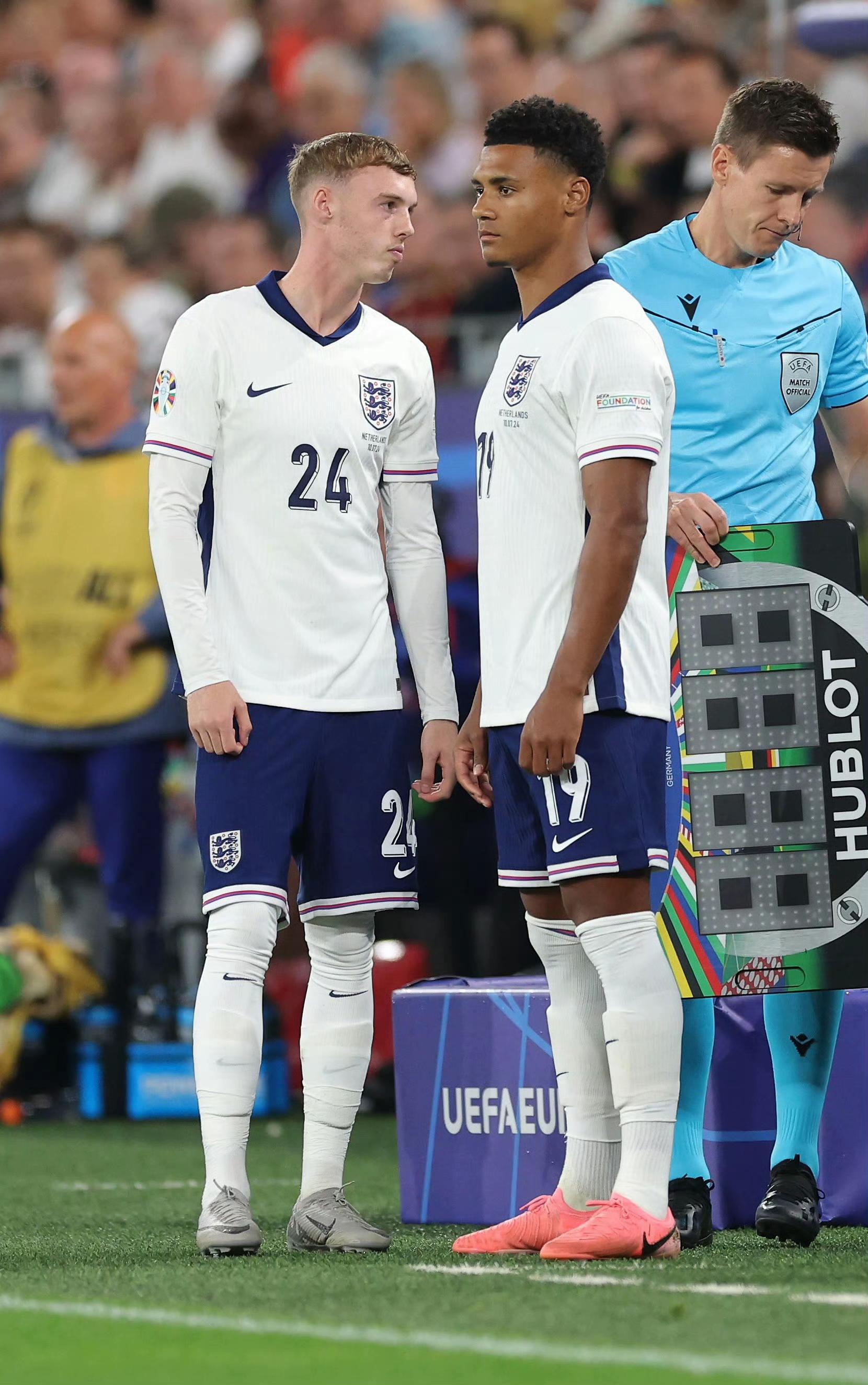 英格兰队领先比分,实力不容小觑 英格兰队领先比分,实力不容小觑