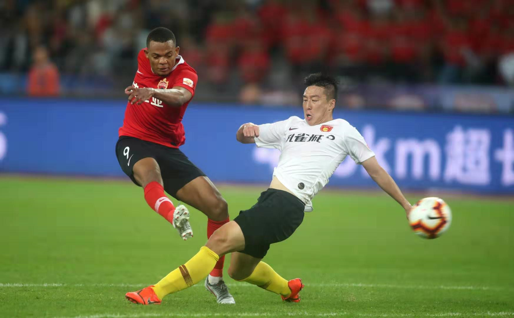 深圳佳兆业大胜河北华夏幸福,暂时止住连败的简单介绍 深圳佳兆业大胜河北华夏幸福,暂时止住连败的简单介绍