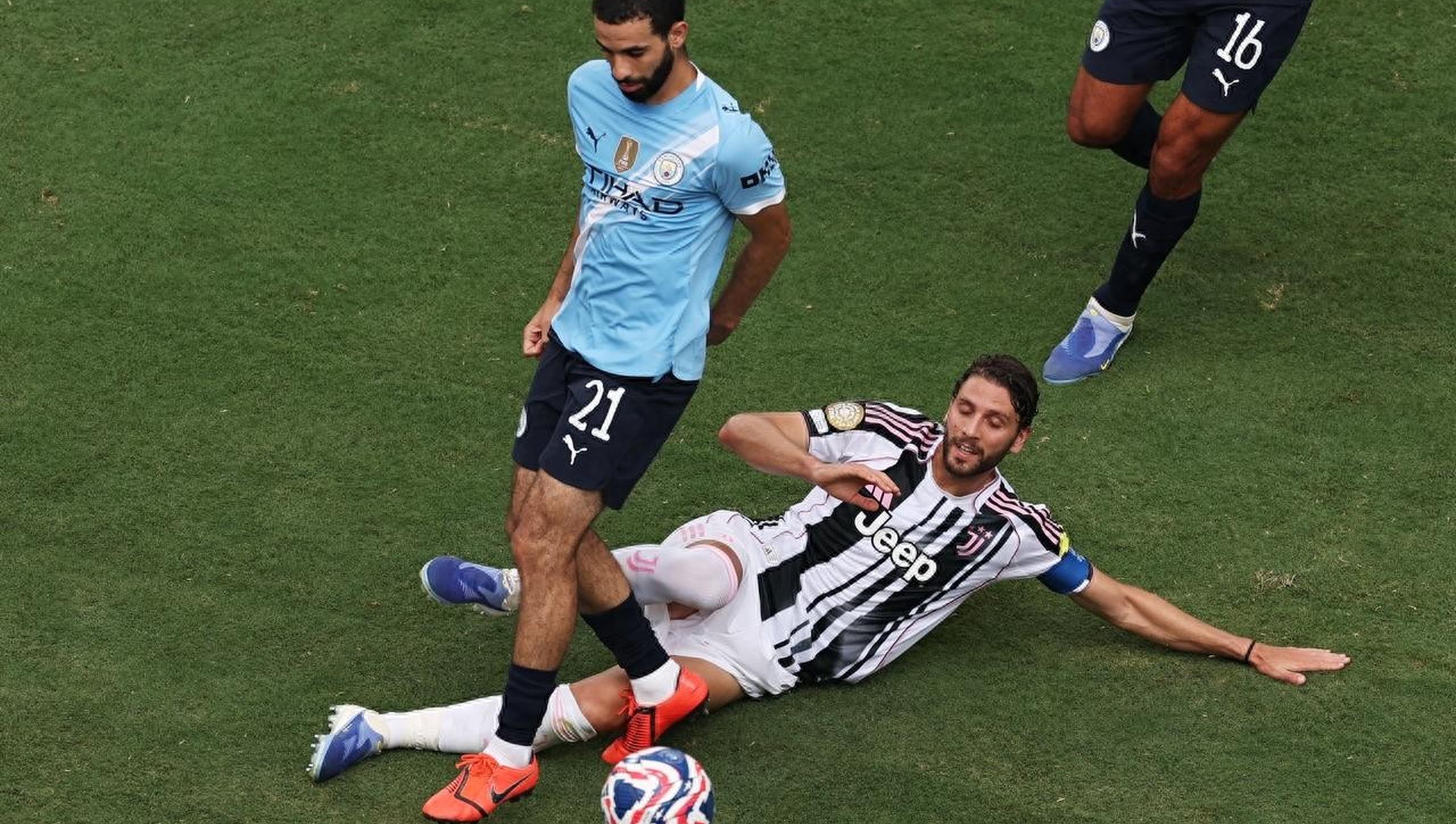 包含曼联锋线进攻火力强劲,瓜帅新打法见成效的词条 包含曼联锋线进攻火力强劲,瓜帅新打法见成效的词条