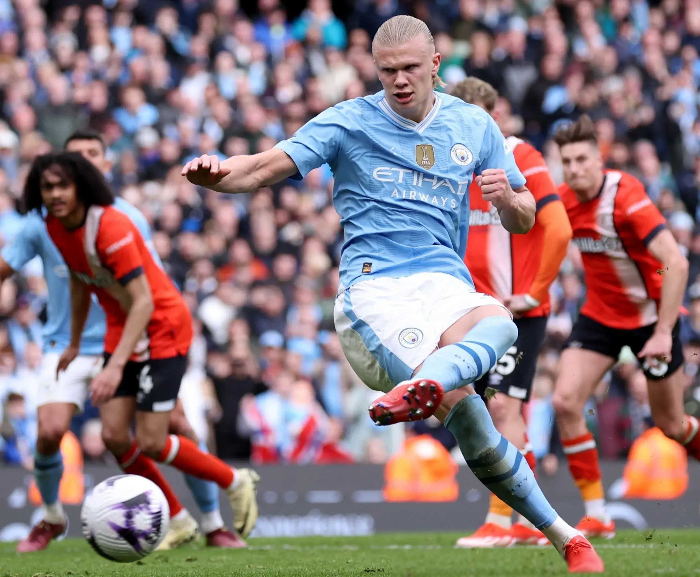 曼城球员合作默契，取得连胜