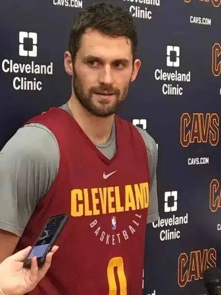 杏彩体育官方登录入口-骑士大胜尼克斯，中锋凯文乐福砍下40+分