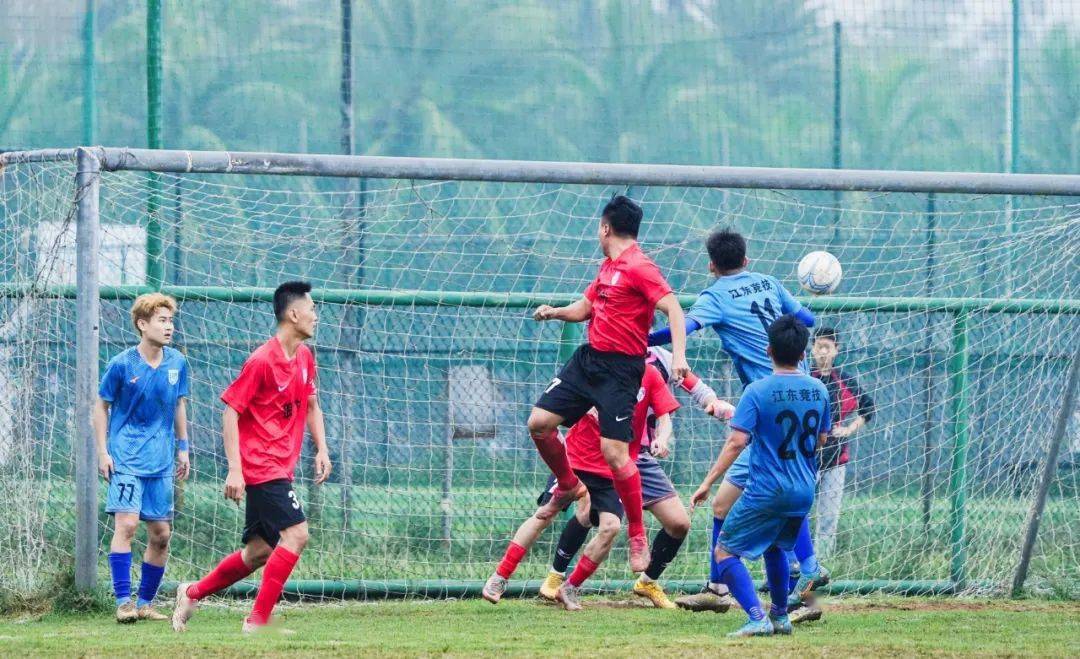 包含国内足球联赛呈现激烈对抗,球员实力大比拚的词条 包含国内足球联赛呈现激烈对抗,球员实力大比拚的词条